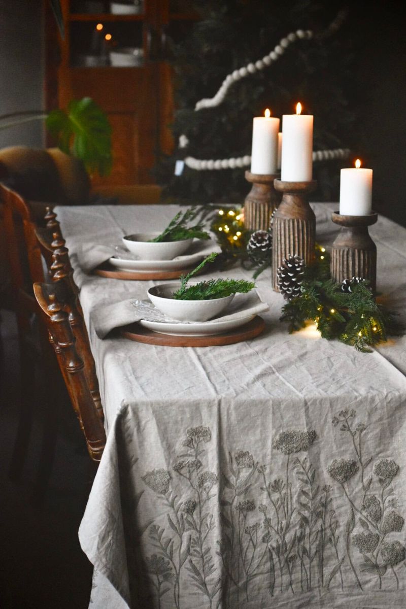 Natur - Brodert duk 140 x 350 cm