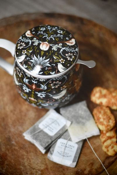 Hovedbilde Sort - Krus m. lokk og sil